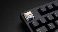Cargar imagen en el visor de la galería, Frieren Durmiendo on black keyboard