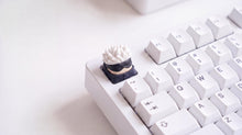 Cargar imagen en el visor de la galería, Gojo Satoru on white keyboard