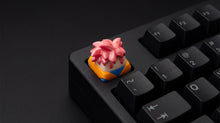 Cargar imagen en el visor de la galería, Goku Super Saiyajin God (Red) on black keyboard