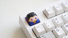 Cargar imagen en el visor de la galería, Reyna on white keyboard
