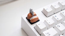Cargar imagen en el visor de la galería, Chainsaw Man on white keyboard