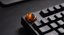 Cargar imagen en el visor de la galería, Pochita on black keyboard
