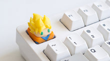 Cargar imagen en el visor de la galería, Goku Super Saiyajin on white keyboard

