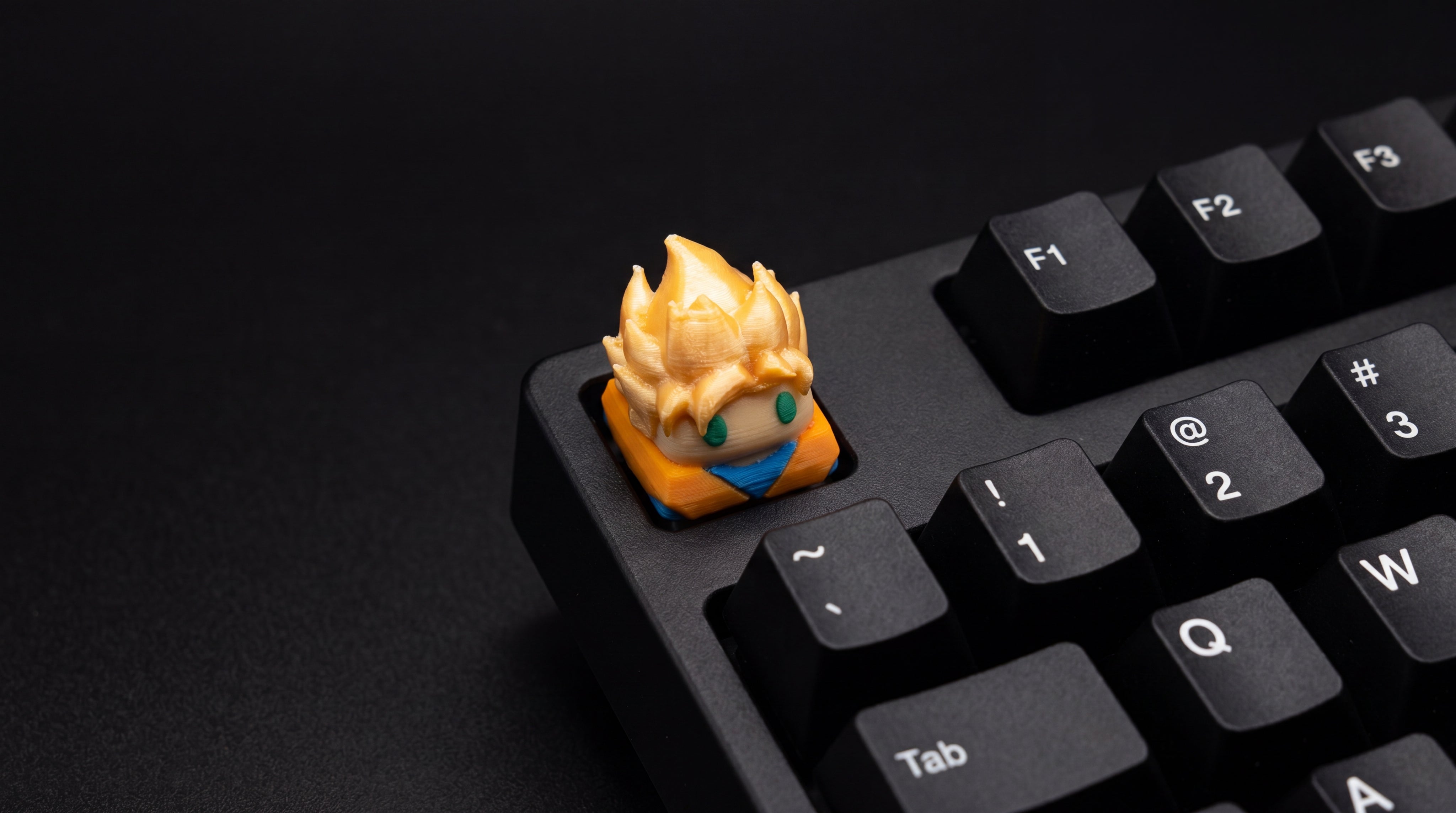 Goku Super Saiyajin 2 on black keyboard