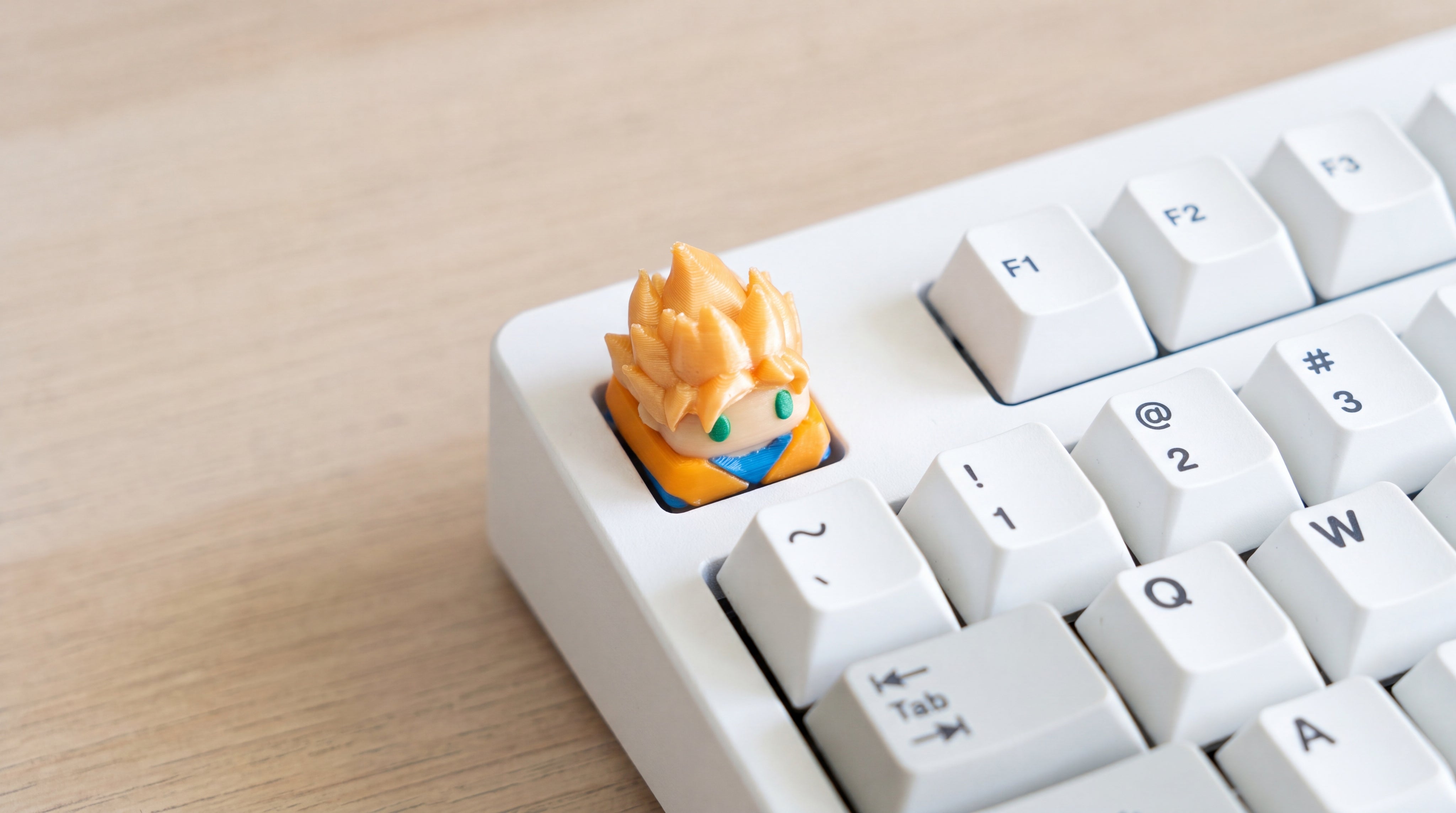 Goku Super Saiyajin 2 on white keyboard