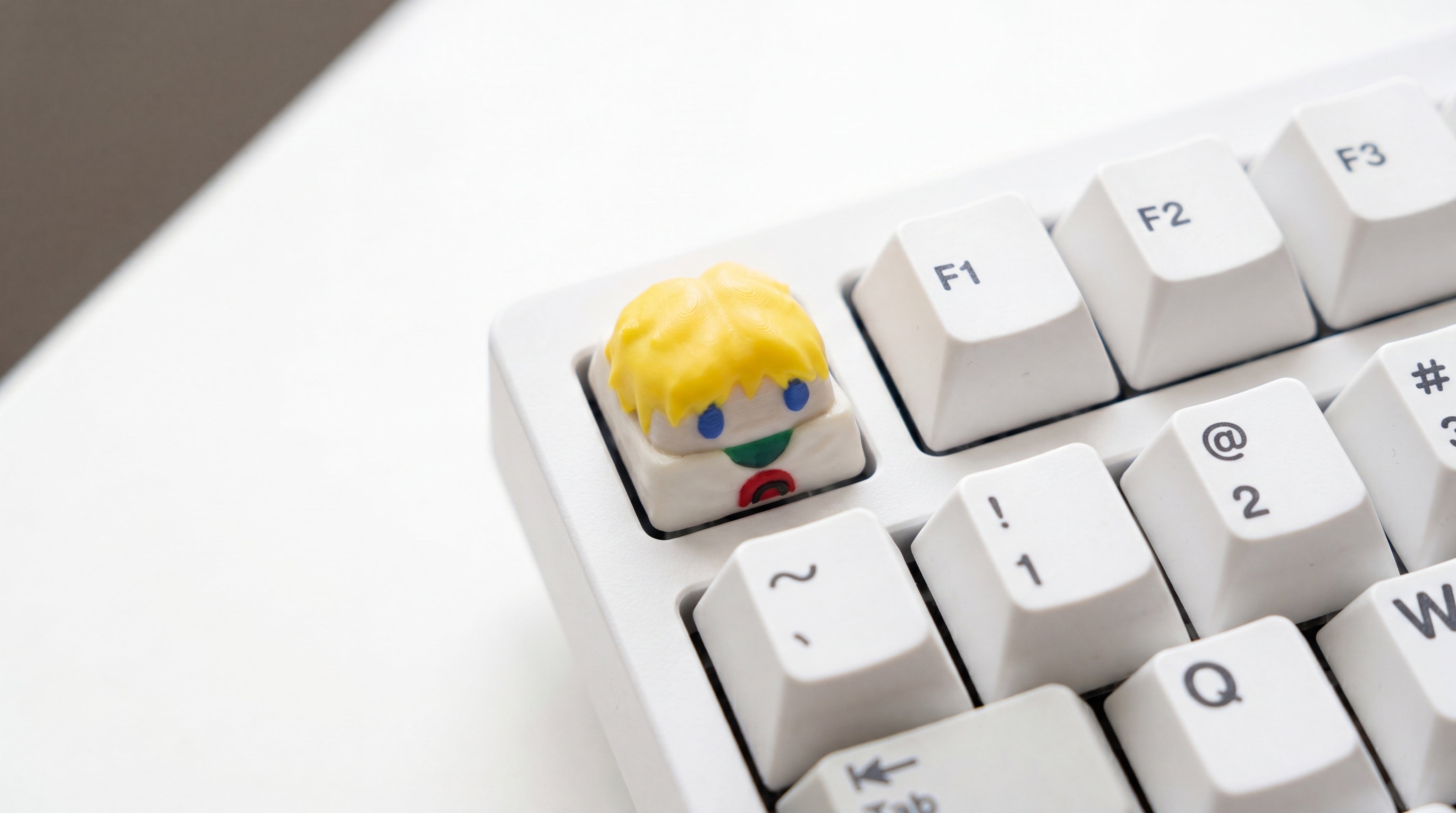 Naruto Niño on white keyboard