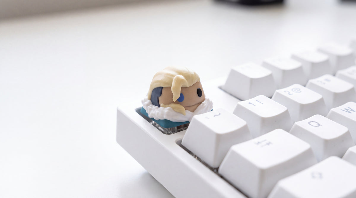 Sova en teclado blanco