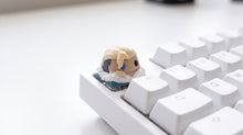 Cargar imagen en el visor de la galería, Sova en teclado blanco
