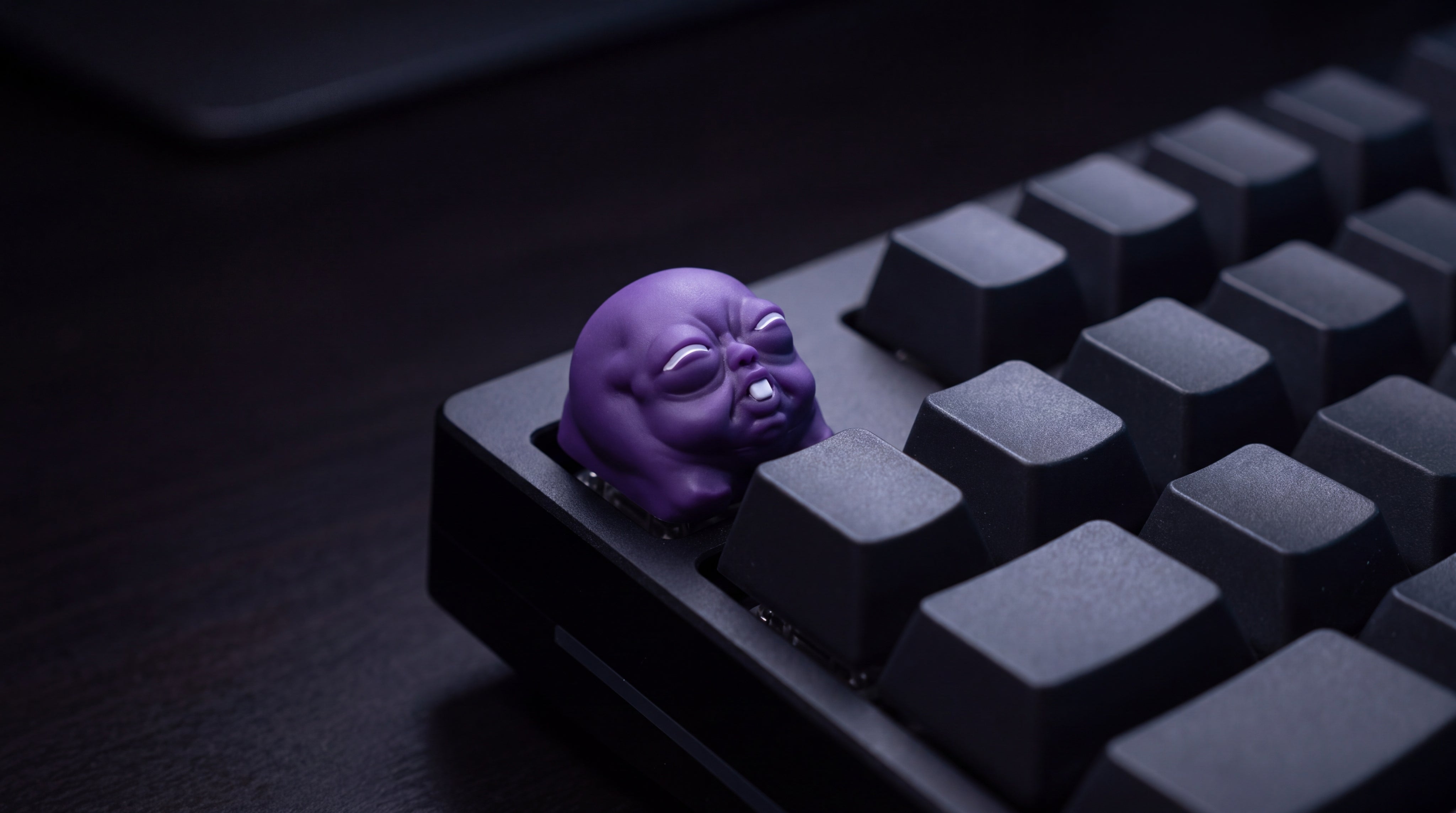 Gusano de Toji 07-black-keyboard.jpg
