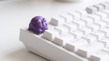 Cargar imagen en el visor de la galería, Gusano de Toji 07-white-keyboard.jpg
