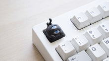 Cargar imagen en el visor de la galería, Kage on white keyboard
