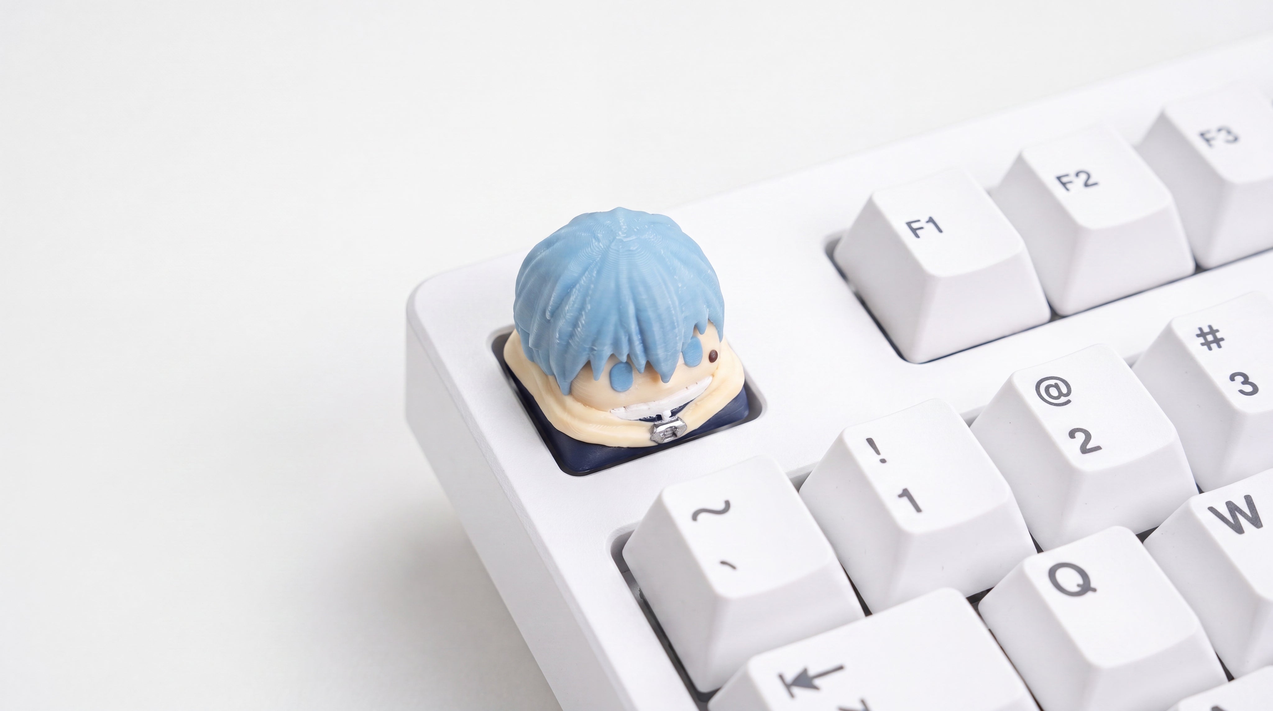 Himmel on white keyboard
